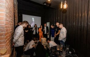 Стильная лаундж комната с приставкой