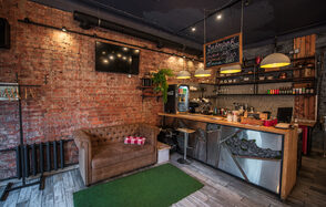 Эко-лофт с зелеными растениями