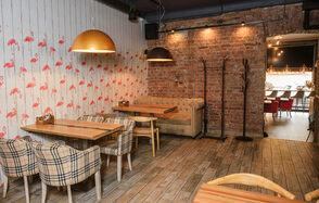 Зал в светлых тонах