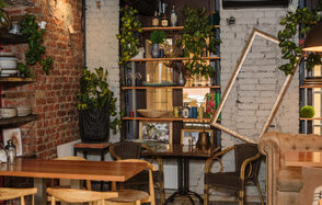 Зал в светлых тонах