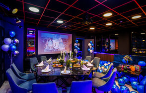 Imperial. Праздничный лофт-зал с большим столом