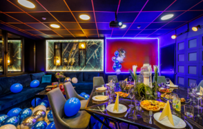 Imperial. Праздничный лофт-зал с большим столом