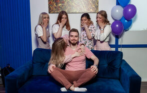 Liberty. Яркий лофт-зал в бело-синем оформлении 