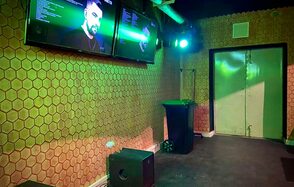 BEE-LOUNGE Небольшой светлый лофт-зал