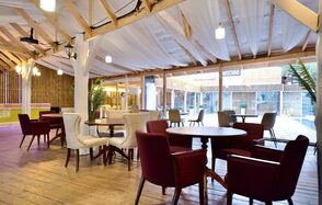 MY IBIZA Пространство с открытым бассейном на Спортивной