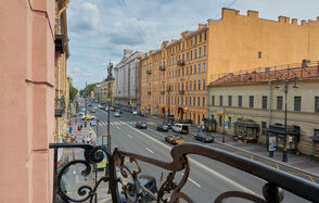 Светлая фотостудия с циклорамой 