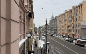 Светлая фотостудия с циклорамой 