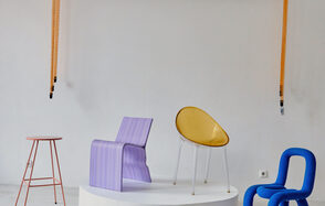 Светлый зал с растениями