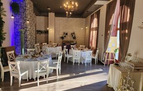 Светлый зал в центре