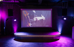 Просторный лофт-зал