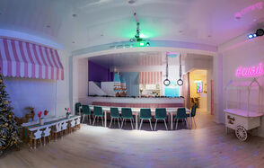 Светлое пространство в ярких красках