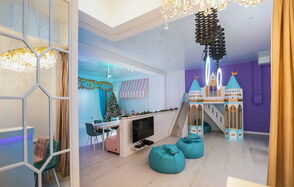 Светлое пространство в ярких красках