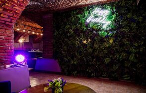 Basement Loft New Holland. Пространство со сценой