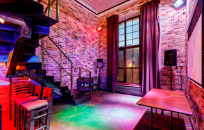 Двухуровневый лофт с витражным остеклением