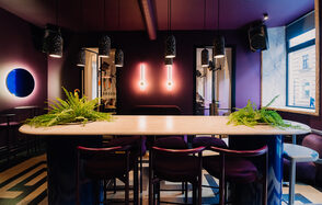 Мама Тата Темный лофт с атмосферным освещением