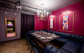 Неоновый лофт-зал