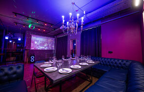 Неоновый лофт-зал