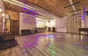 Loft Lodge 8. Яркий зал со светомузыкой