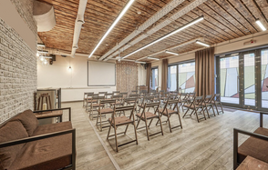 Loft Lodge 8. Яркий зал со светомузыкой