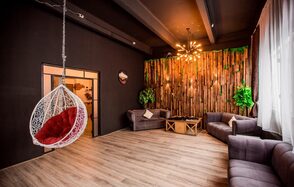 Просторный лофт с панорамными окнами и циклорамой