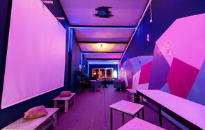 Тёмный лофт для вечеринок 