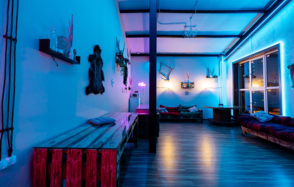 Неоновый лофт для вечеринок