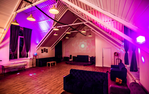 Honey. EmpireLoft Стилизованный лофт с проектором