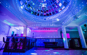 Атмосферное пространство с зеркальным куполом