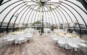 Igloobar. Просторный купол на крыше