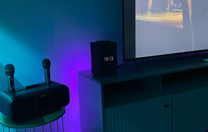 Неоновый лофт на мансардном этаже