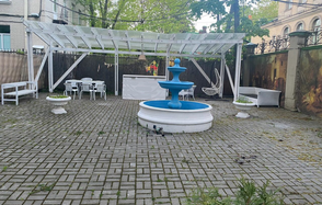 Особняк Летняя площадка с фонтаном