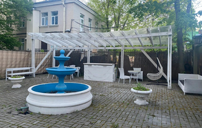 Особняк Летняя площадка с фонтаном