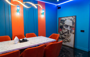 N-Joy Яркий лофт-зал