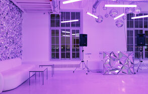 Wow Place Loft. Mr White (Вау Плейс Лофт. Мистер Уайт). Белый дизайнерский зал