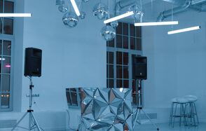 Wow Place Loft. Mr White (Вау Плейс Лофт. Мистер Уайт). Белый дизайнерский зал