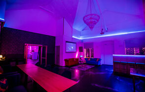 Просторный лофт с верандой и внутренним двориком