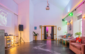 Просторный лофт с верандой и внутренним двориком