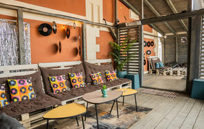 Просторный лофт с верандой и внутренним двориком