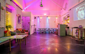 Просторный лофт с верандой и внутренним двориком