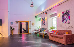 Просторный лофт с верандой и внутренним двориком