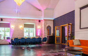 Просторный лофт с верандой и внутренним двориком