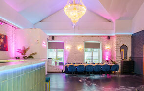 Просторный лофт с верандой и внутренним двориком