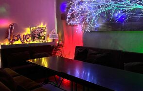 Уютный лофт-зал с красивым видом