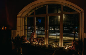 Уютный лофт-зал с красивым видом