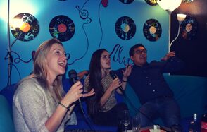 Типичный Питер. Лофт-зал в стиле диско