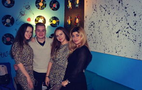 Типичный Питер. Лофт-зал в стиле диско