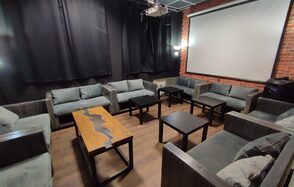 Типичный Питер. Зал с играми