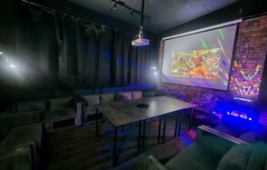 Типичный Питер. Зал с играми