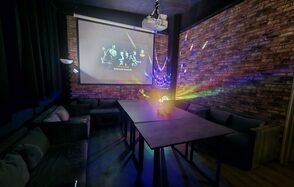 Типичный Питер. Зал с играми