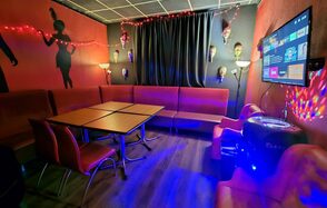 Типичный Питер. Лофт-зал в стиле Мафия